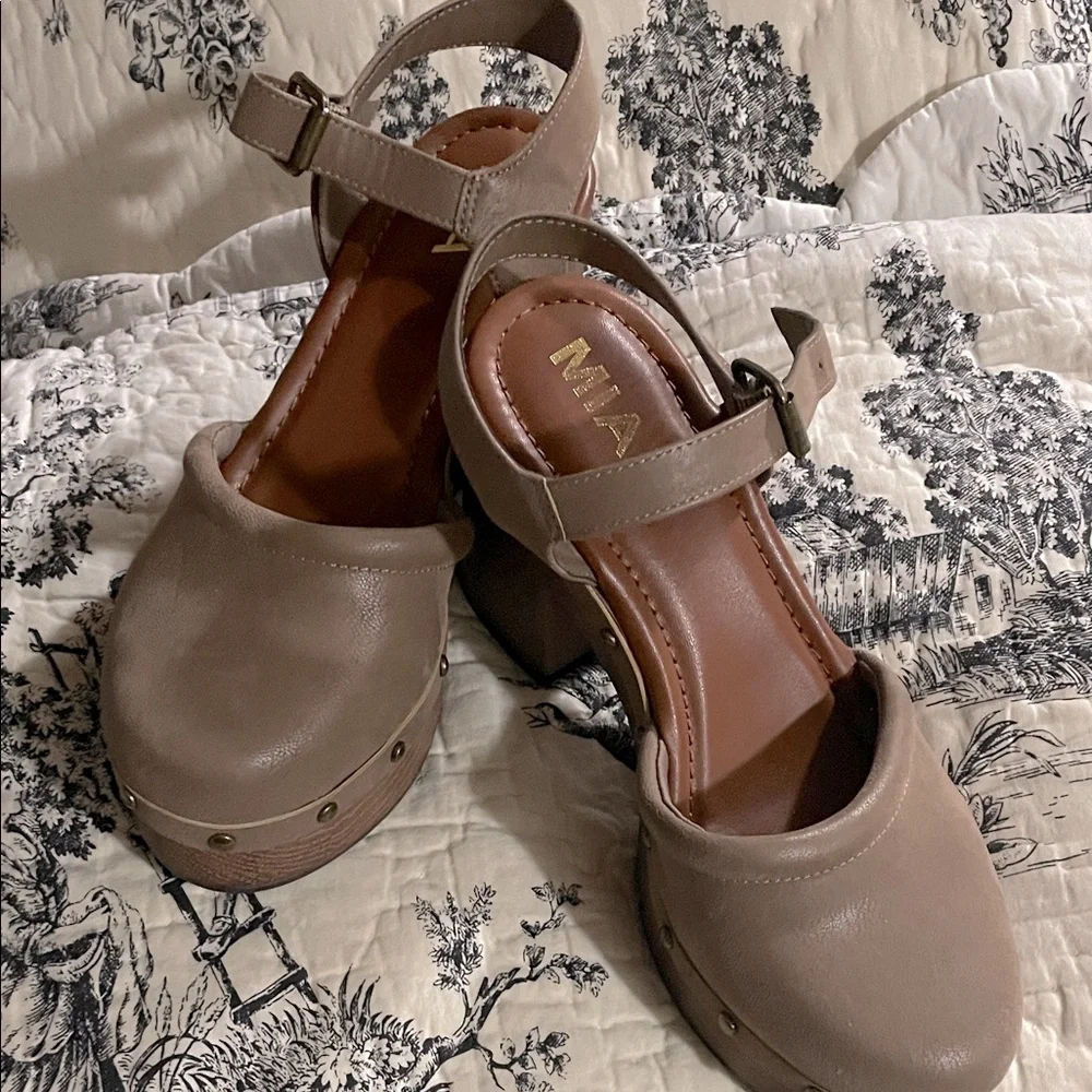 MIA Strappy Sandals - Picture 1 of 6